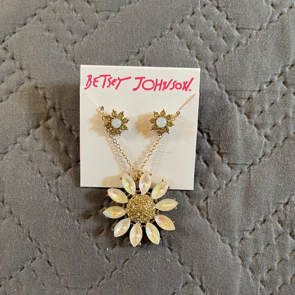 Betsey Johnson Sunflower Necklace & Earrings NWT